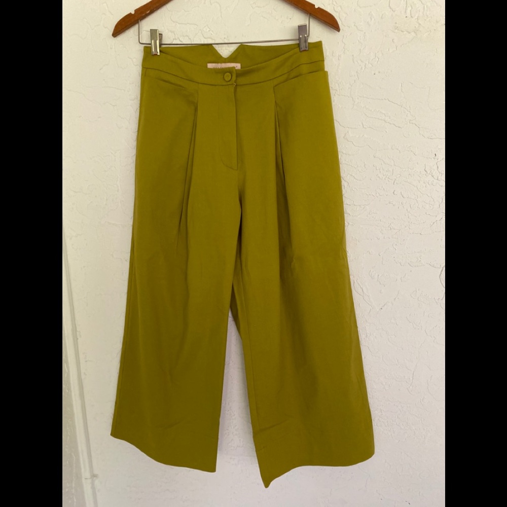 Anna Sammarone high waisted, wide leg pants.